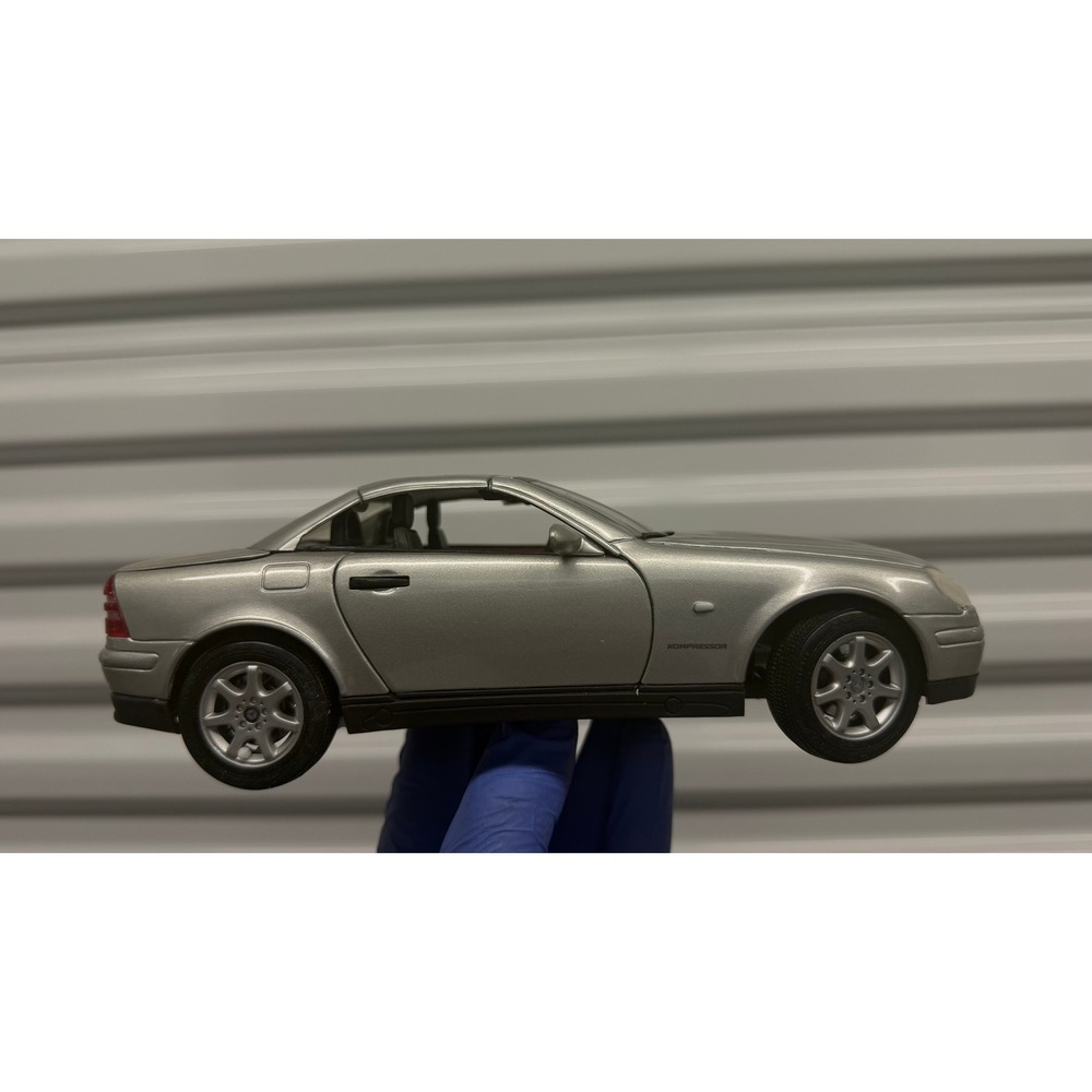 Maisto 1:18 Mercedes-Benz SLK 230 Kompressor 1996 Diecast Silver Red Interior